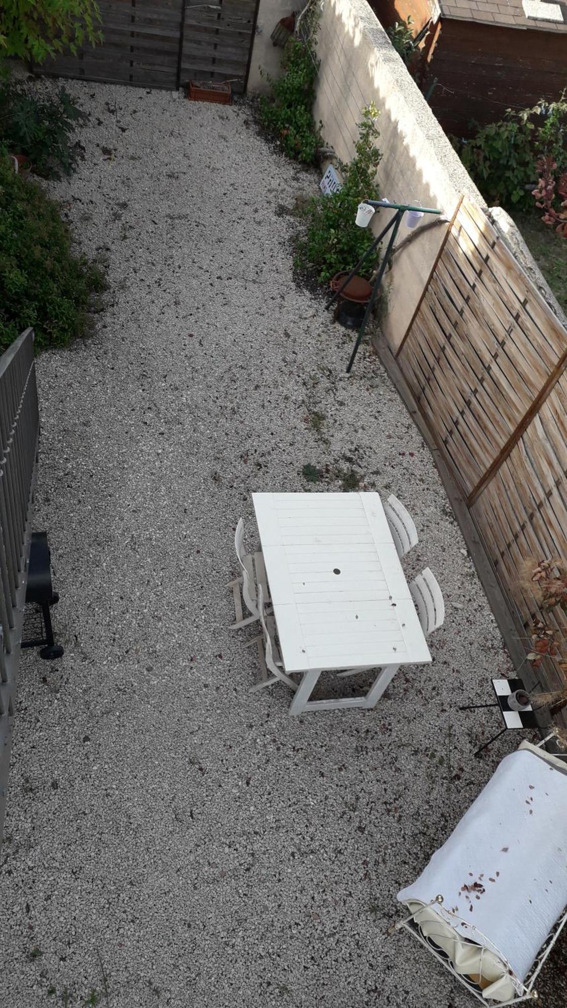 Un Petit Coin De Paradis Modene Værelse billede